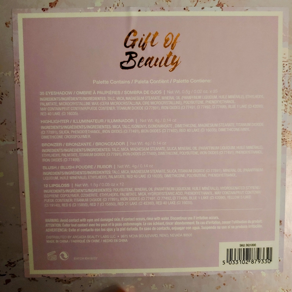 Beautiful makeup kit - Picture 4 of 4